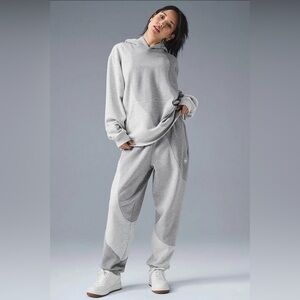 *ENTIRE SET**ALO Yoga Make Waves set heather grey Hoodie and Sweatpants S unisex
